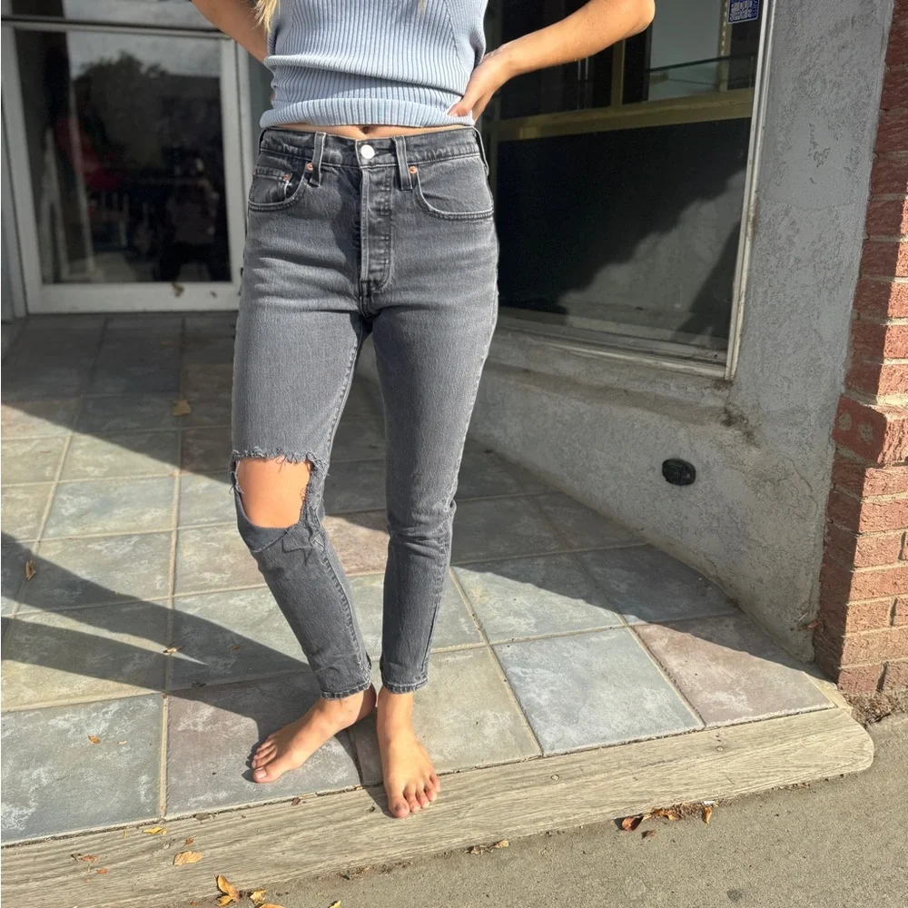 Levi's Premium 501 Washed Black Button Fly Distressed Skinny Jeans 26/28 - Picture 4 of 15